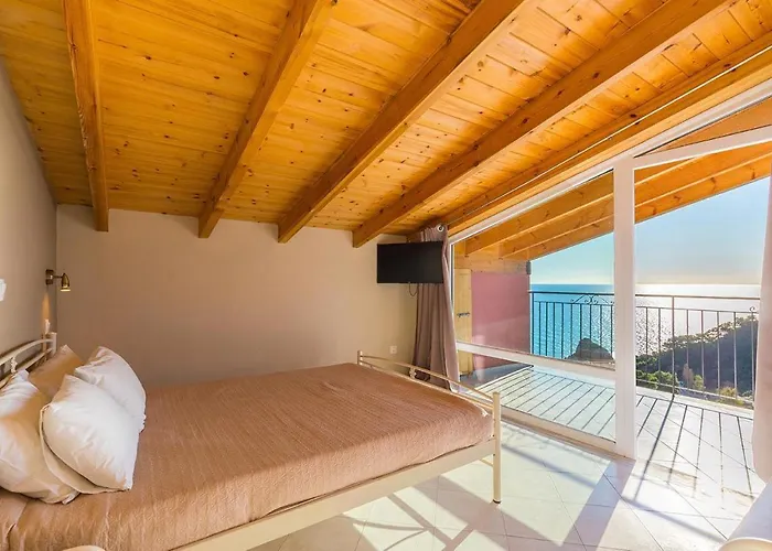 Escape Luxury Loft - Beach, Corfu 호텔