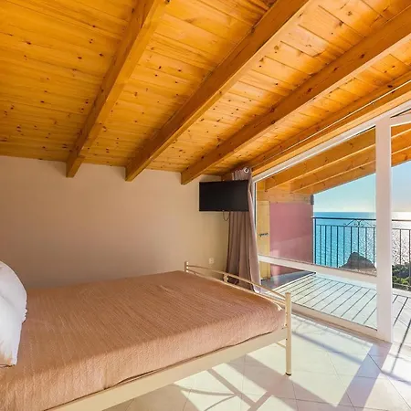 Escape Luxury Loft - Beach, Corfu ホテル
